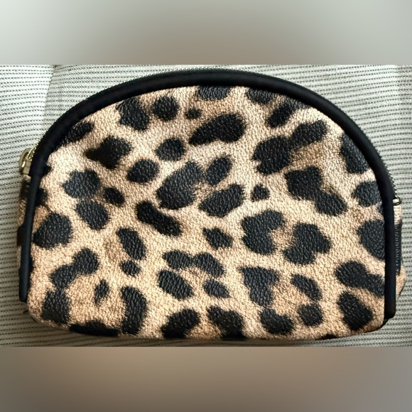 Juicy Couture Leopard Print Small Cosmetic Pouch with JC Pink Logo - Picture 2 of 11